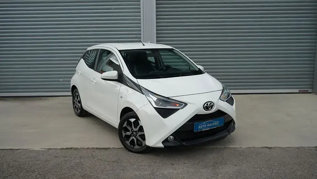 Gebraucht Toyota Aygo Connect Style 72 PS (52 kW) 2018 Weiß Kleinwagen