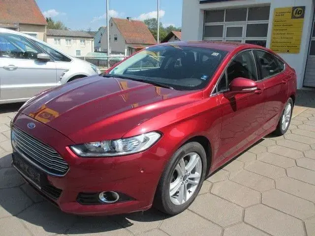 Używany Ford Mondeo Titanium 150 KM (110 kW) 2014 Czerwony Sedan/Limuzyna