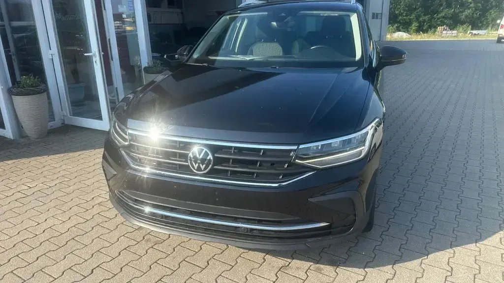 Gebraucht VW Tiguan Life 150 PS (110 kW) 2021 Schwarz SUV