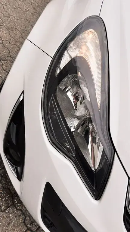 Gebraucht Opel Corsa Edition 101 PS (74 kW) 2014 Weiß Kleinwagen