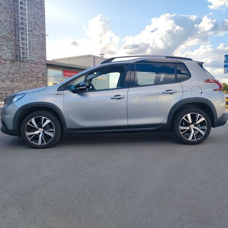 Silber Gebraucht 2019 Peugeot 2008 Signature Sky SUV | 9.600 € (Superpreis) - Bild 1/4