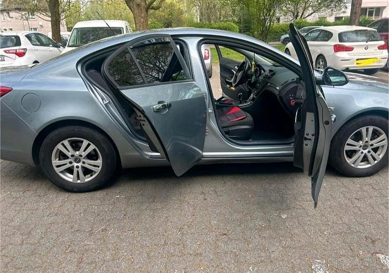 Grau Gebraucht 2010 Opel Insignia Limousine | 3.000 € (Guter Preis) - Bild 1/4