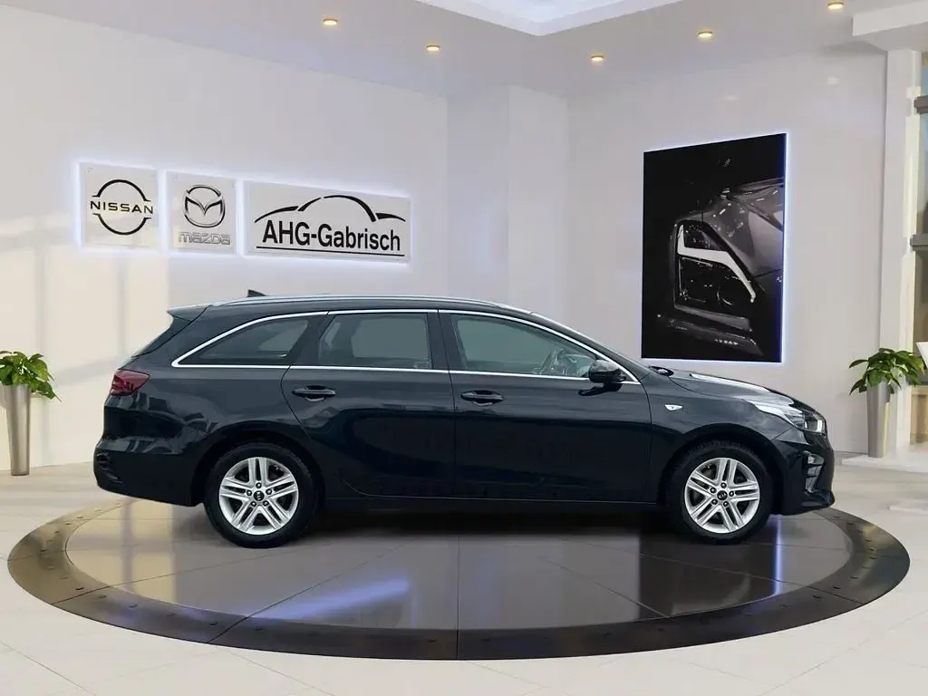 Używany Kia Ceed Vision 140 KM (102 kW) 2019 Czarny Hatchback