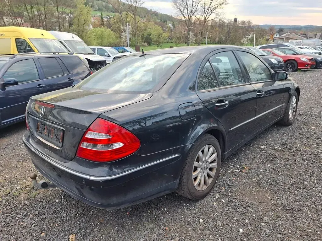 Gebraucht Mercedes E220 Elegance 150 PS (110 kW) 2004 Schwarz Limousine
