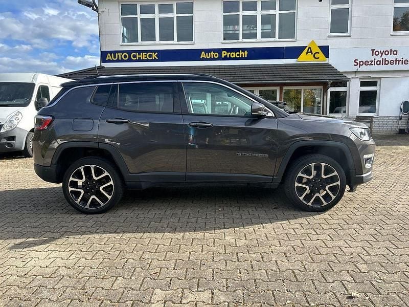 Grau Gebraucht 2018 Jeep Compass Limited SUV | 12.900 € (Superpreis) - Bild 1/4