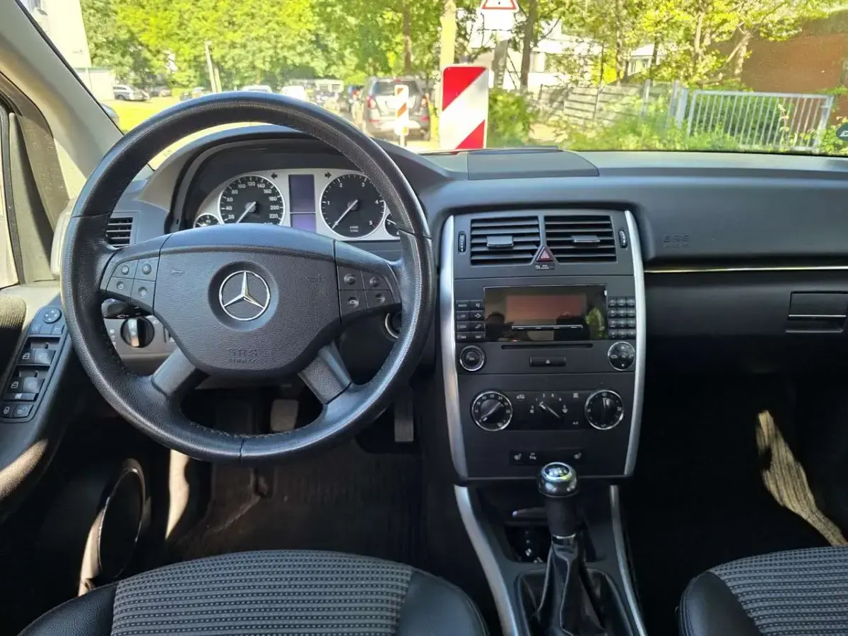 Gebraucht Mercedes B200 140 PS (102 kW) 2007 Schwarz Van / Kleinbus