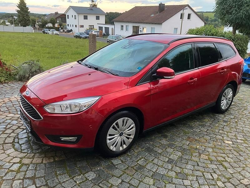 Rot Gebraucht 2017 Ford Focus Kombi | 5.800 € (Guter Preis) - Bild 1/4