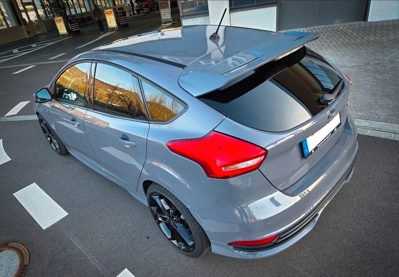 Gebraucht Ford Focus ST 250 PS (183 kW) 2018 Grau Limousine