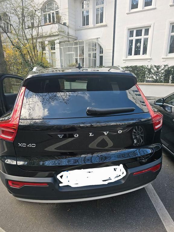 Schwarz Gebraucht 2019 Volvo XC40 Momentum SUV | 22.999 € (Fairer Preis) - Bild 1/4