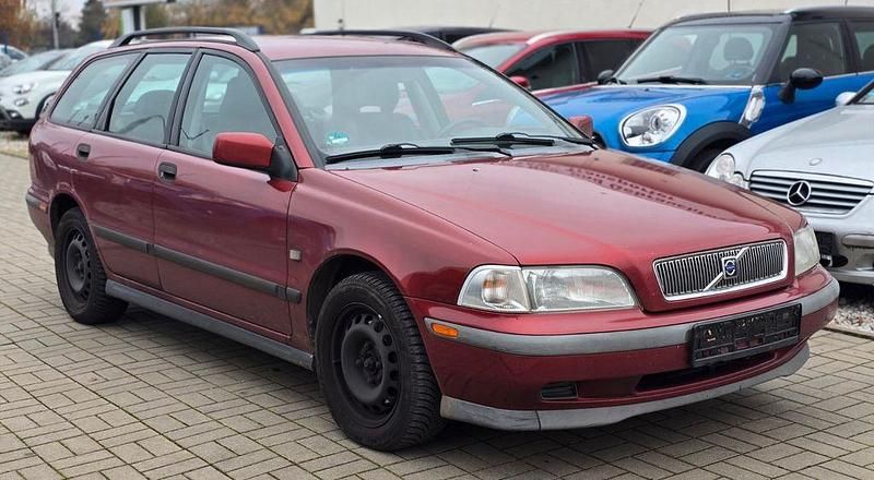 Rot Gebraucht 1999 Volvo V40 Limousine | 990 € (Guter Preis) - Bild 1/4