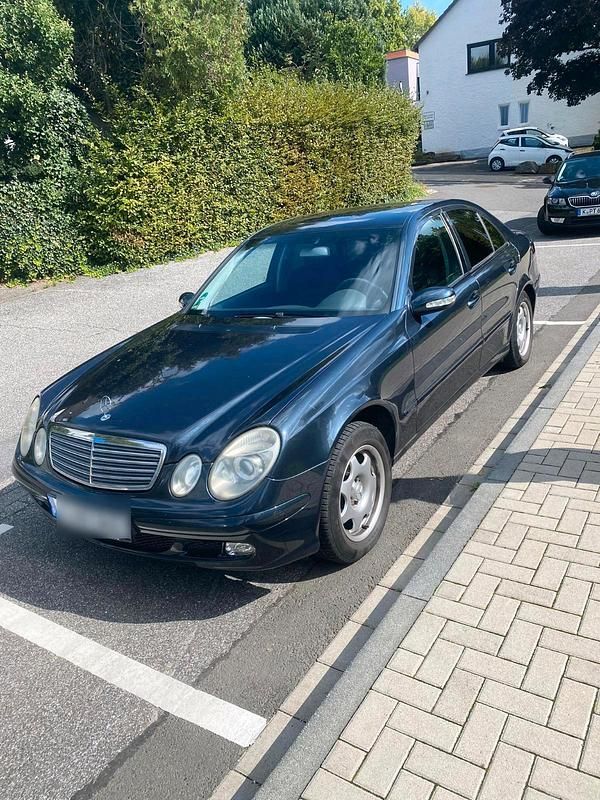 Blau Gebraucht 2004 Mercedes E200 Limousine | 2.700 € (Guter Preis) - Bild 1/4