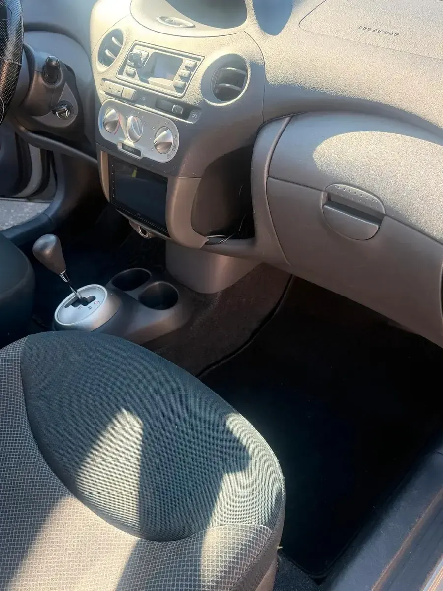 Gebraucht Toyota Yaris 60 PS (44 kW) 2005 Gold Kleinwagen