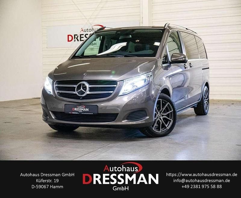 Indiumgrau metallic Gebraucht 2016 Mercedes V220 Van / Kleinbus | 29.250 € (Guter Preis) - Bild 1/4