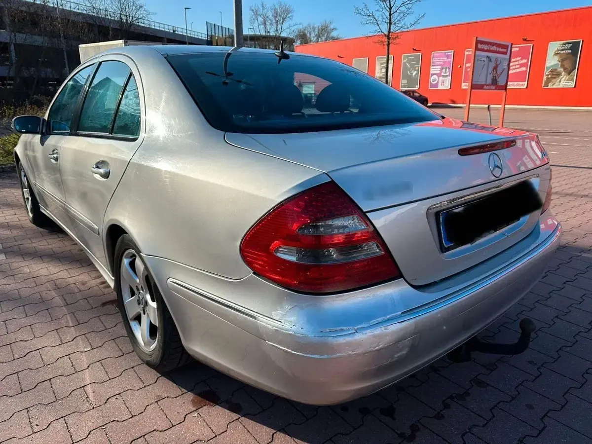 Gebraucht Mercedes E220 150 PS (110 kW) 2004 Silber Limousine