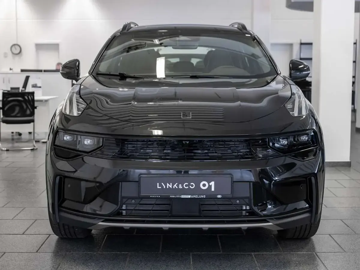 Nouă Lynk & Co 01 280 CP (205 kW) 2026 Negru SUV
