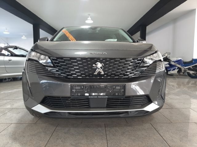 Grau Gebraucht 2021 Peugeot 5008 Active Van / Kleinbus | 25.899 € (Guter Preis) - Bild 1/4
