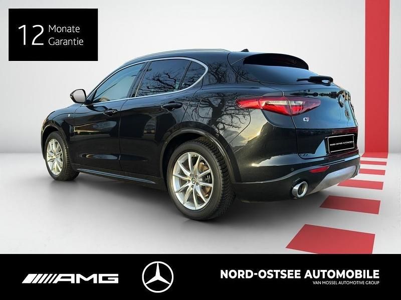 Gebraucht Alfa Romeo Stelvio Lusso 209 PS (153 kW) 2021 Schwarz SUV