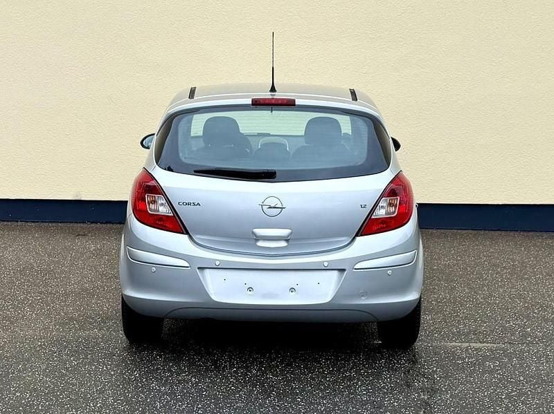 Gebraucht Opel Corsa 80 PS (58 kW) 2007 Silber Limousine