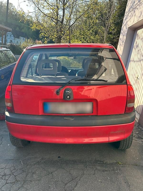 Używany Opel Corsa 44 KM (32 kW) 1996 Czerwony Hatchback