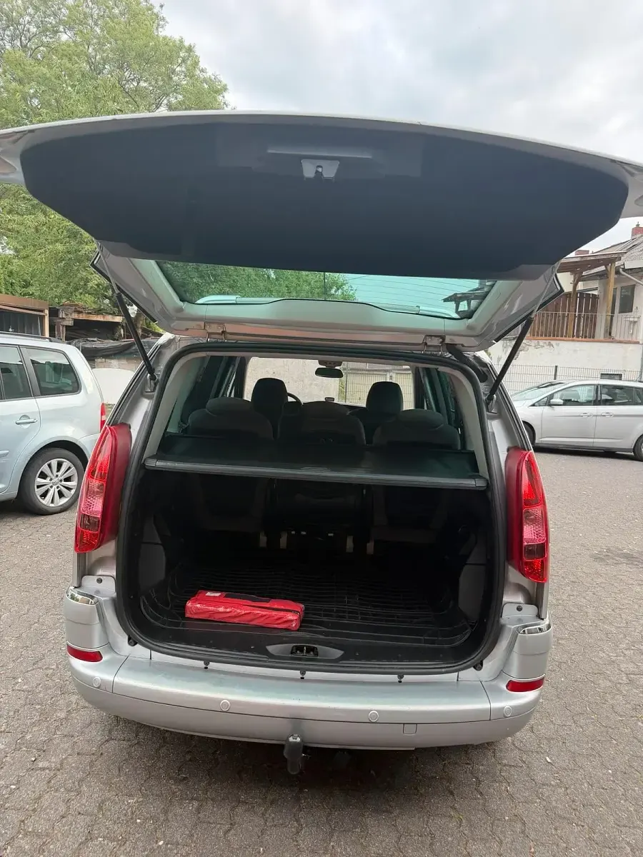 Gebraucht Peugeot 807 136 PS (100 kW) 2011 Silber Van / Kleinbus