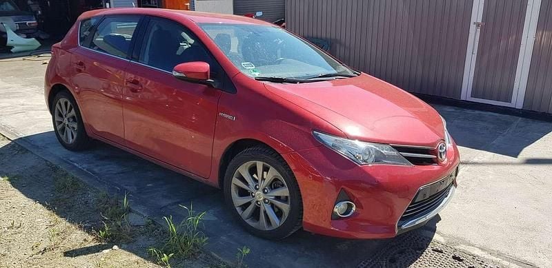Gebraucht Toyota Auris Hybrid Executive 99 PS (72 kW) 2015 Rot Limousine