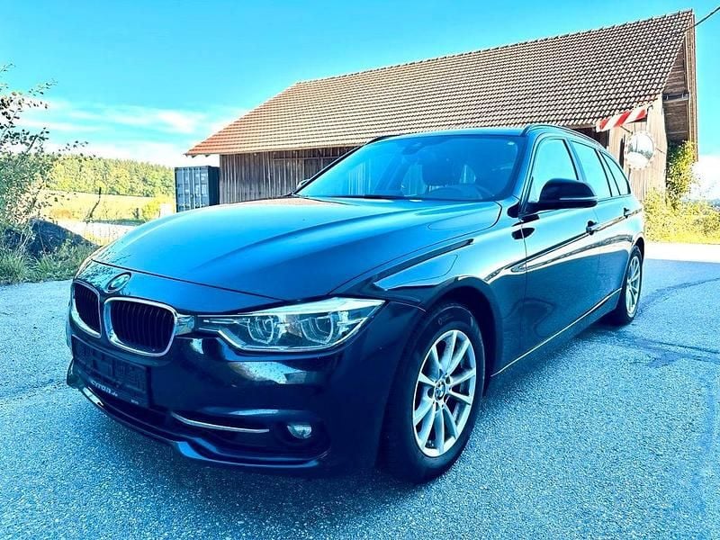 Schwarz Gebraucht 2018 BMW 318 Advantage Kombi | 9.490 € - Bild 1/4