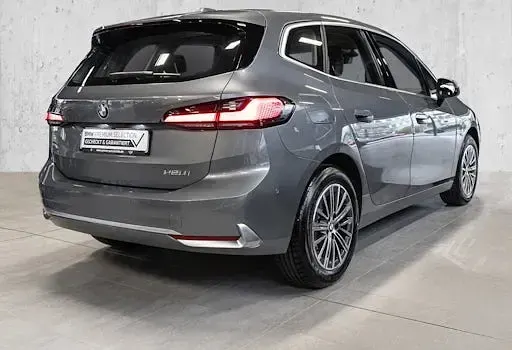 Używany BMW 220 Luxury Line 184 KM (135 kW) 2025 Szary Kombi