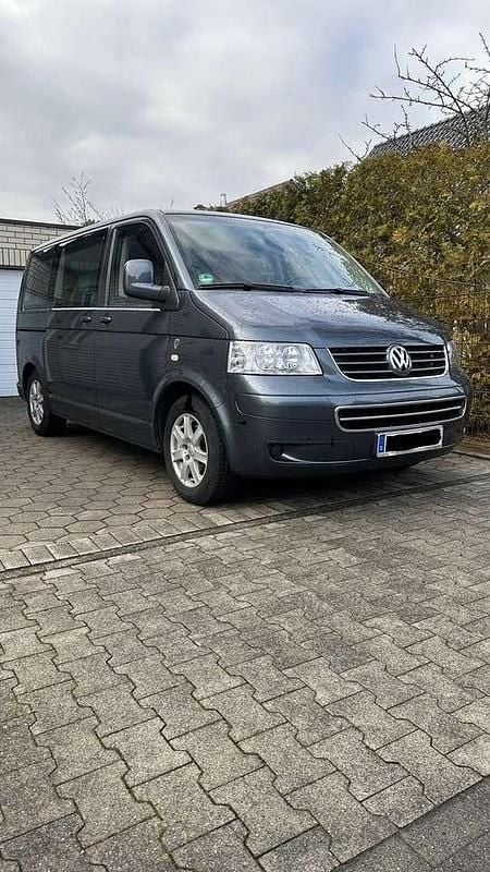 Grau Gebraucht 2006 VW Caravelle Van / Kleinbus | 8.000 € (Fairer Preis) - Bild 1/4