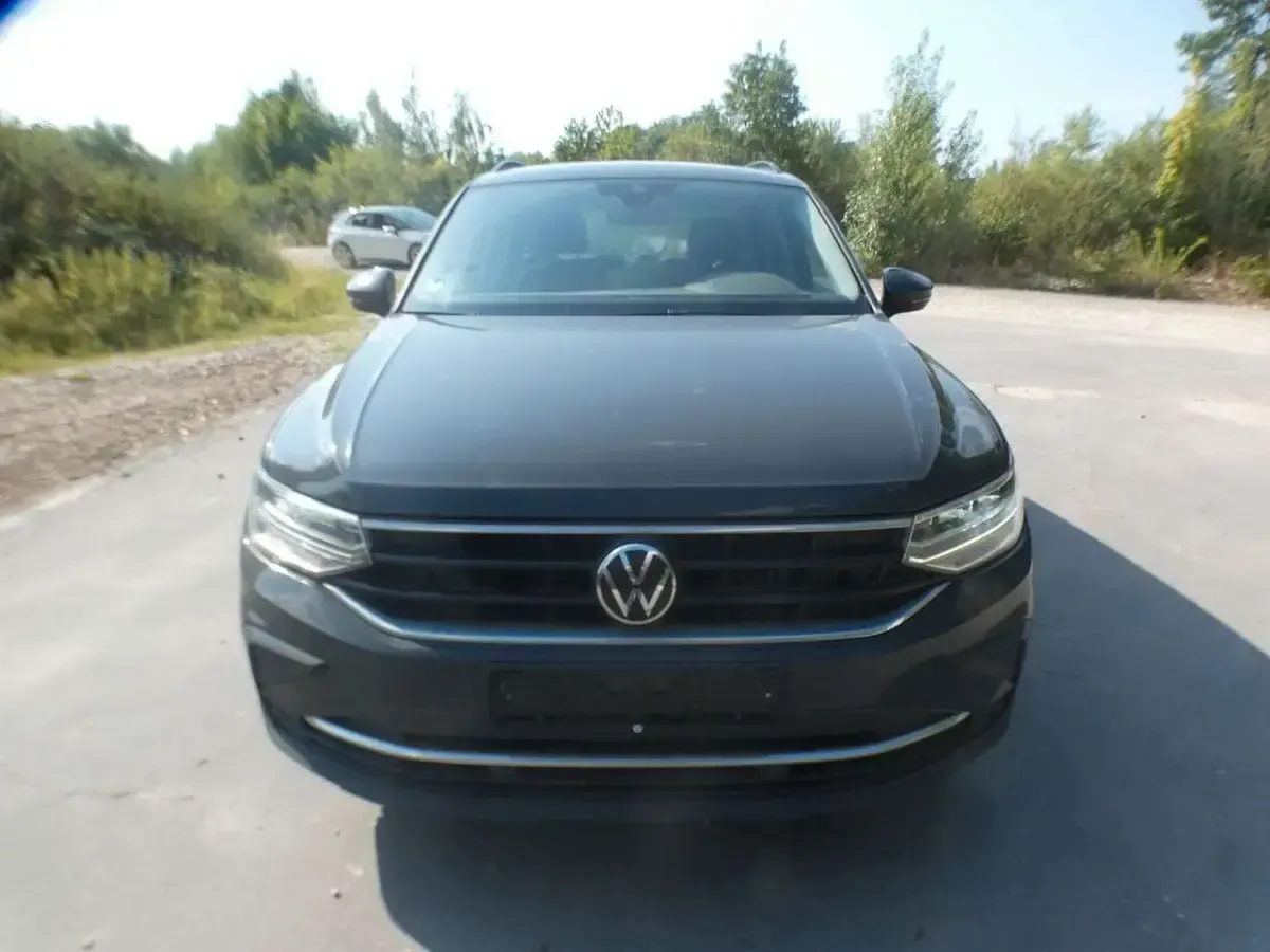 Gebraucht VW Tiguan Life 150 PS (110 kW) 2022 Grau SUV