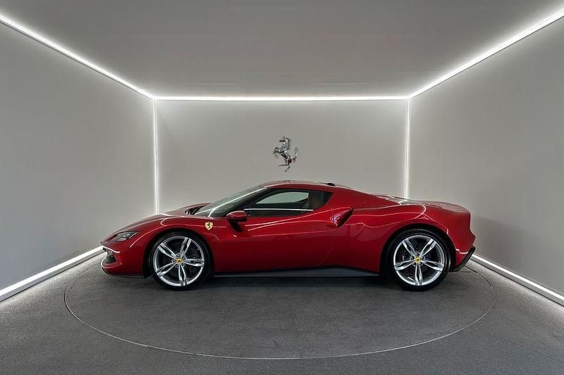 Gebraucht Ferrari 296 829 PS (609 kW) 2024 Violett