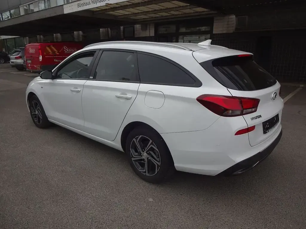 Gebraucht Hyundai i30 Intro Edition 120 PS (88 kW) 2020 Weiß Kombi
