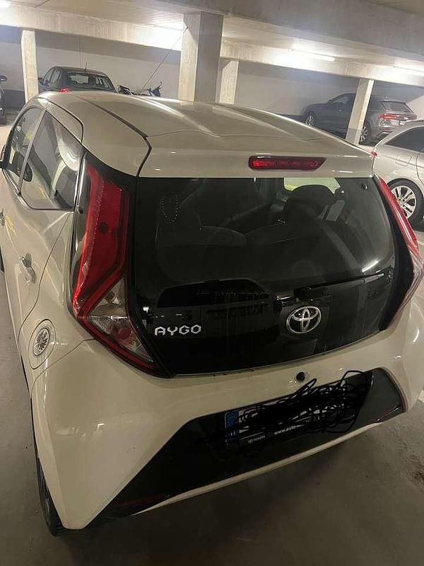 Gebraucht Toyota Aygo X-clusiv 72 PS (52 kW) 2019 Weiß Kleinwagen