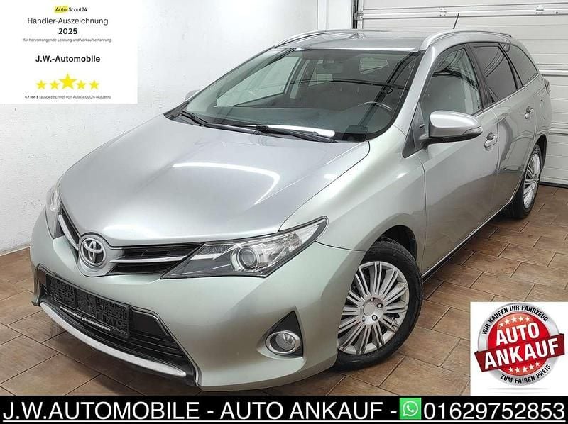 New medium silver Gebraucht 2013 Toyota Auris Cool Kombi | 4.499 € (Superpreis) - Bild 1/4