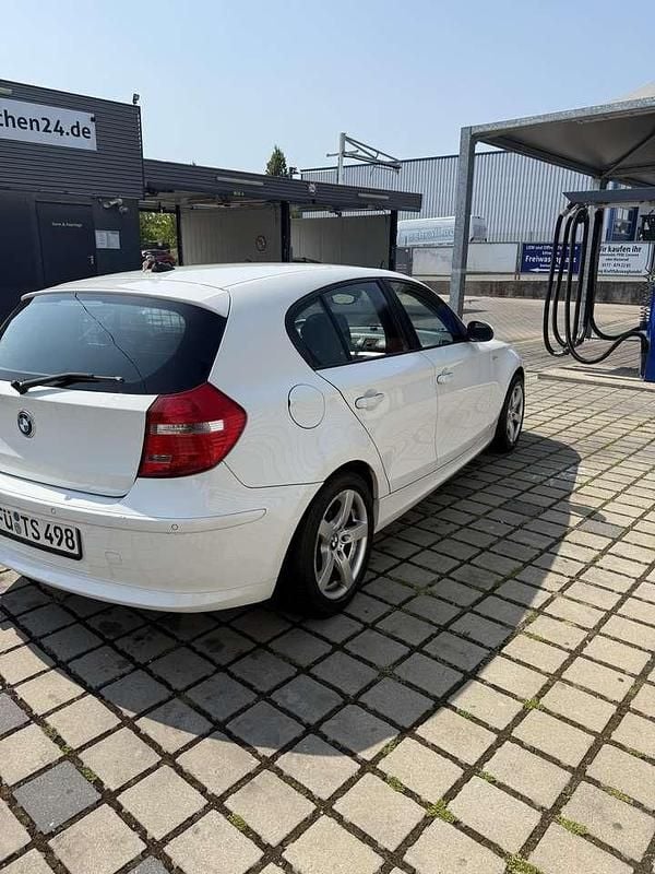 Gebraucht BMW 120 177 PS (130 kW) 2009 Weiß Kleinwagen