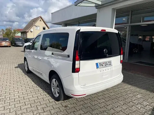 Gebraucht VW Caddy Basis 116 PS (85 kW) 2025 Candyweiß Van / Kleinbus