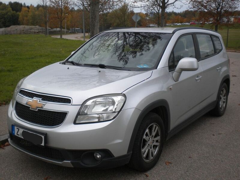 Silber Gebraucht 2012 Chevrolet Orlando Van / Kleinbus | 4.690 € (Guter Preis) - Bild 1/4