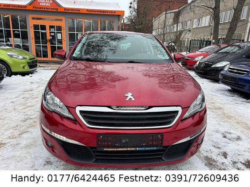 Gebraucht Peugeot 308 131 PS (96 kW) 2016 Rot Limousine