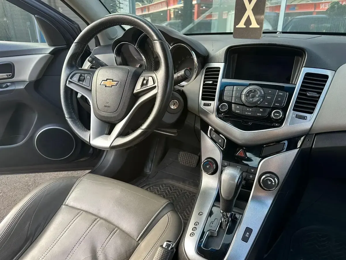 Gebraucht Chevrolet Cruze 141 PS (103 kW) 2011 Grau Limousine