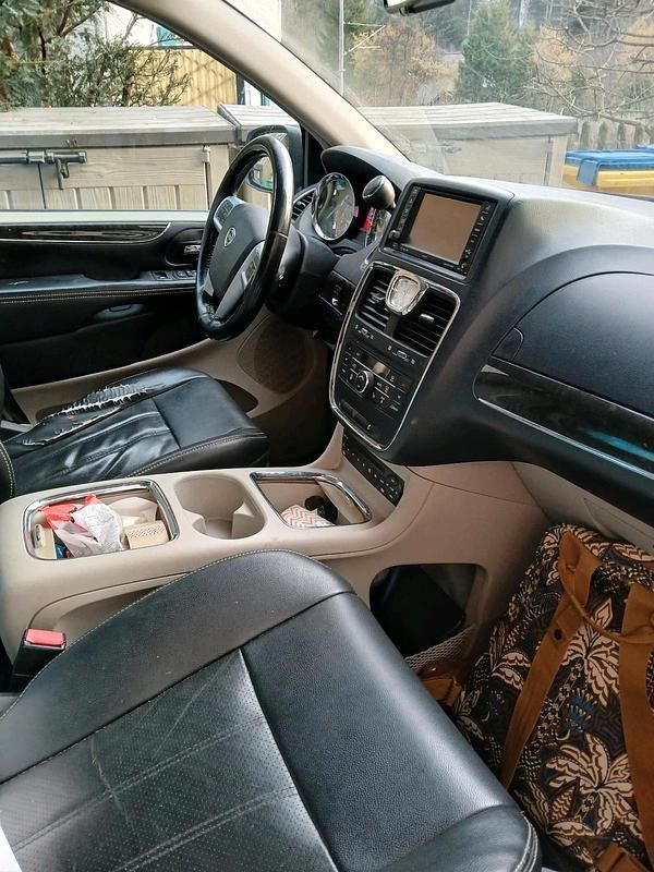 Gebraucht Lancia Voyager 179 PS (131 kW) 2012 Schwarz Van / Kleinbus