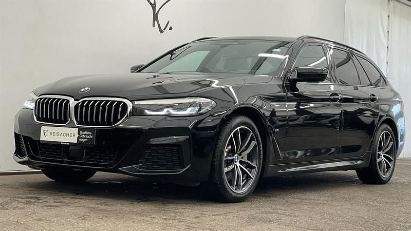 Gebraucht BMW 530 Efficient Dynamics 252 PS (185 kW) 2022 Saphirschwarz metallic Kombi