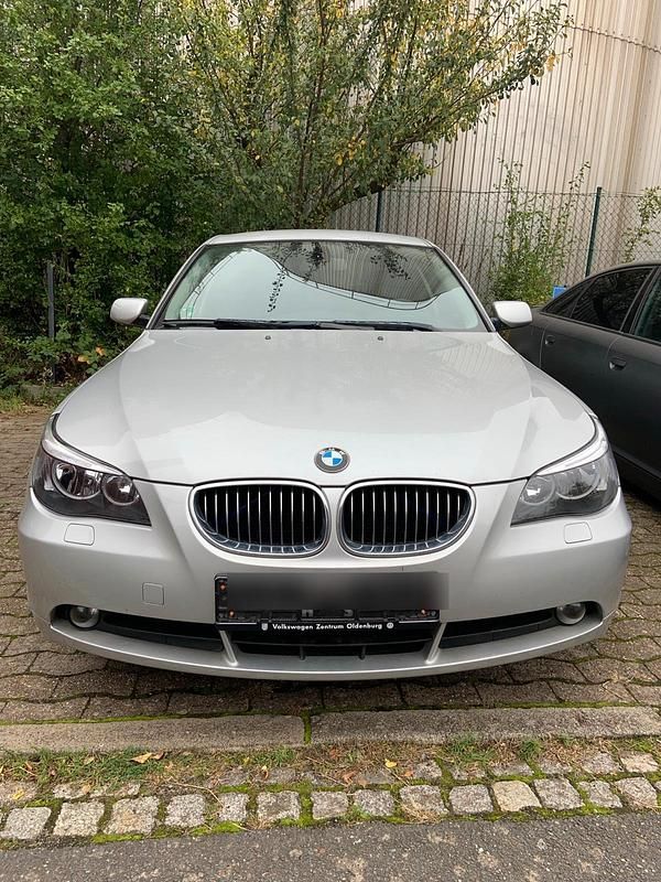 Silber Gebraucht 2006 BMW 523 Limousine | 3.200 € (Fairer Preis) - Bild 1/4