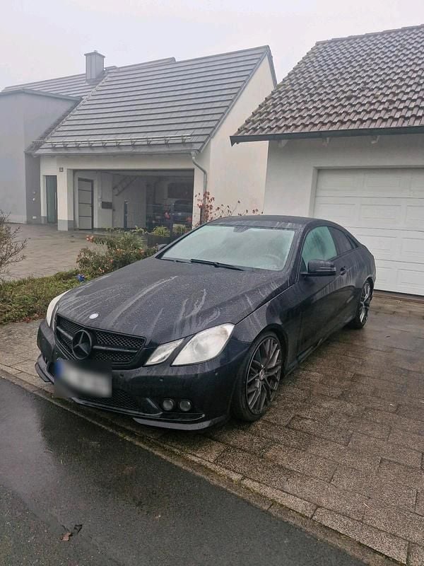 Schwarz Gebraucht 2010 Mercedes E350 Coupé | 7.999 € (Fairer Preis) - Bild 1/4