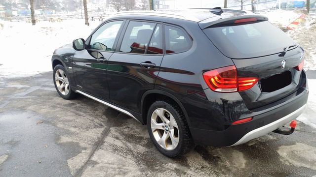 Gebraucht BMW X1 163 PS (119 kW) 2011 Schwarz metallic SUV