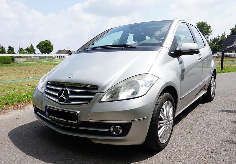 Grau Gebraucht 2009 Mercedes A160 Elegance Limousine | 5.750 € (Fairer Preis) - Bild 1/4