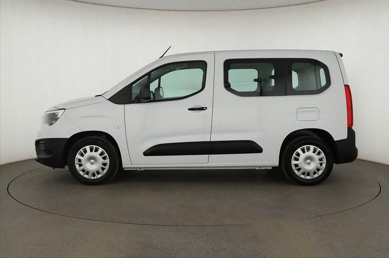 Second-hand Opel Combo-e Life 100 kW (136 CP) 2022 Alb Berlinǎ