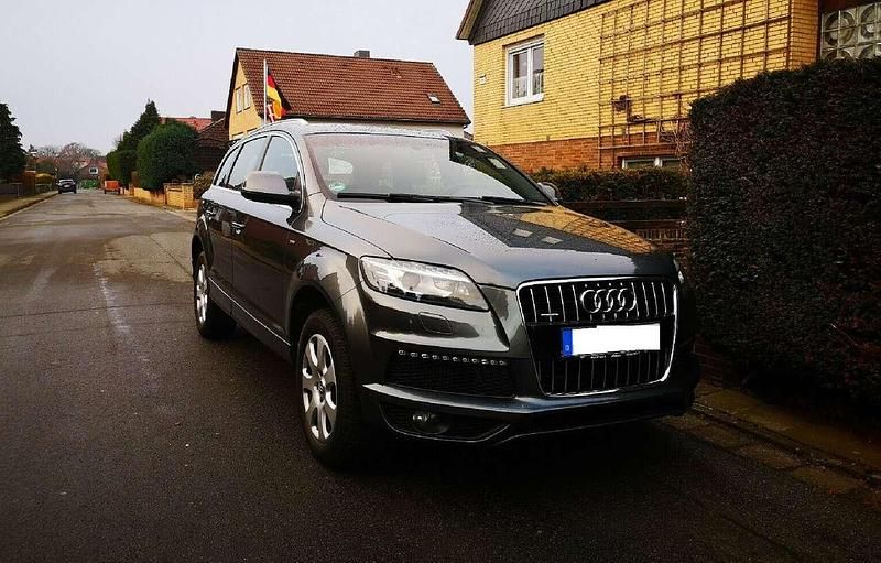 Grau Gebraucht 2009 Audi Q7 SUV | 10.900 € (Guter Preis) - Bild 1/4