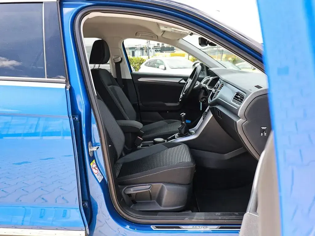 Używany VW T-Roc Active 116 KM (85 kW) 2021 Niebieski SUV