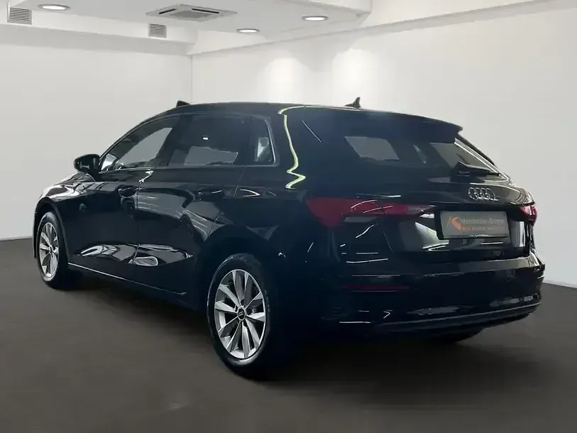 Gebraucht Audi A3 Ambiente 150 PS (110 kW) 2023 Brillantschwarz Limousine
