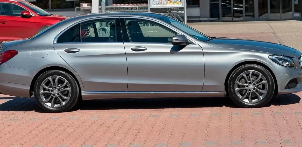Używany Mercedes C250 204 KM (150 kW) 2015 Srebrny Sedan/Limuzyna