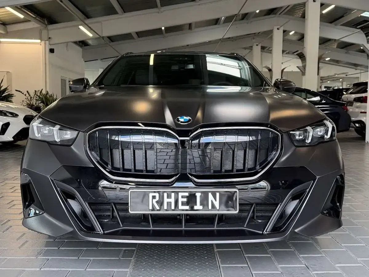 Gebraucht BMW 540 Performance 303 PS (222 kW) 2026 Schwarz Kombi